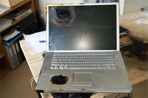 Apple notebook (MacBook Pro) burnt and destroyed by a bad battery